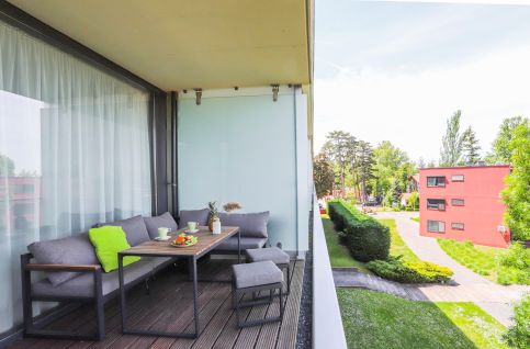 BL Lakeview with Pool Vízparti Medencés Apartman1