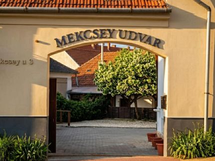 Mekcsey Udvar10