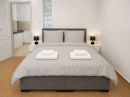 HoldLux City Keyless 0–24 Apartmanok8