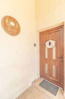 ZiPé Vendégház w AC by NW10