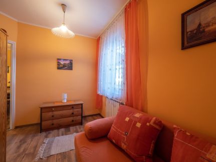 Kiss Apartman 12