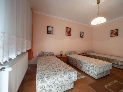 Kiss Apartman 27