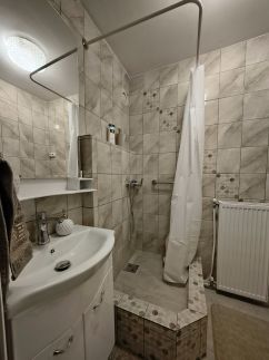 J+J Bazsarózsa Apartman4