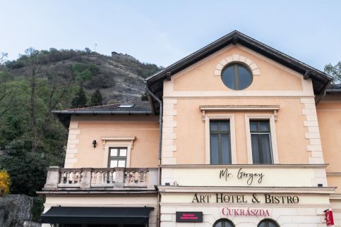 Mr. Gorgey Art Hotel & Bistro1