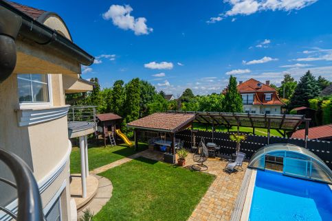 Estike Apartmanház1