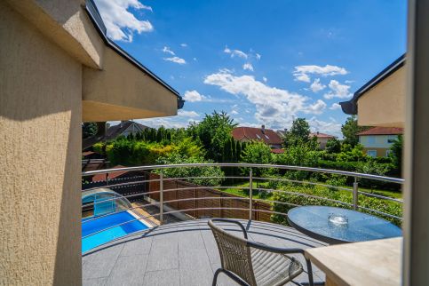 Estike Apartmanház2
