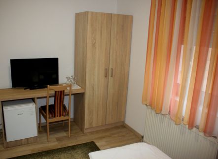 Sárga Csikó Étterem és Panzió4
