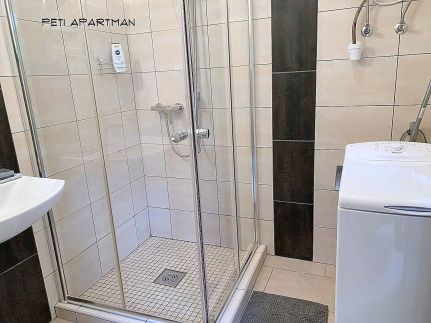 Peti Apartmanok Centrum Füred8