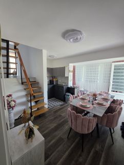 Vártalak Apartmanház18
