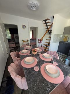 Vártalak Apartmanház19