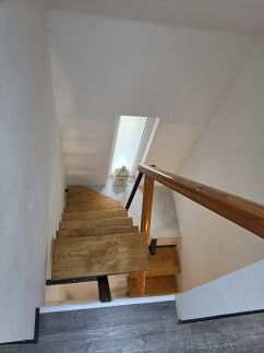 Vártalak Apartmanház25