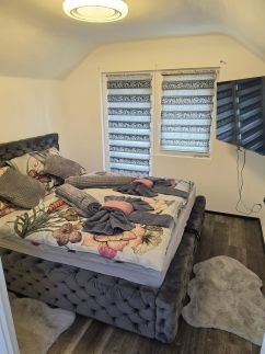 Vártalak Apartmanház27