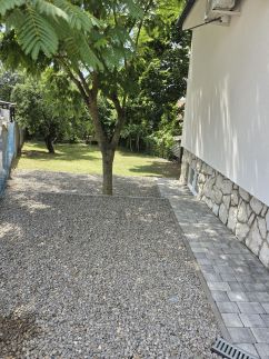 Vártalak Apartmanház28