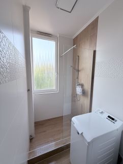 Sarah Doe Apartman11