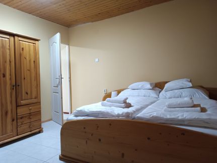 Alice Apartman7