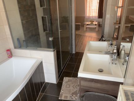 Central Apartman8