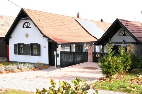Nap Hold Vendégház – Pusztavám
