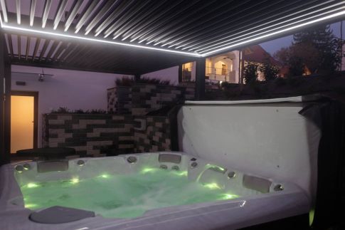 Velora Lux Apartman – Kovácsszénája