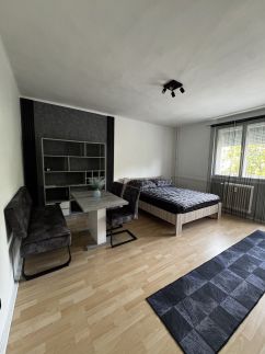 Május 1 Apartman – Komló