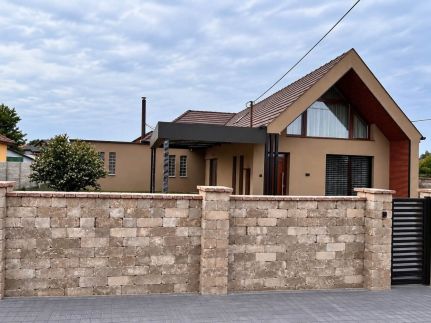 BenLux Villa Apartman – Isaszeg