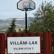 Villám Lak – Tahitótfalu