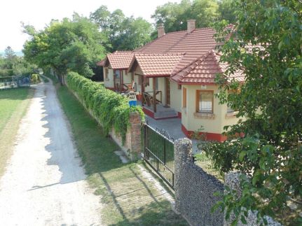 Ica Vendégház – Csákvár fotó 2