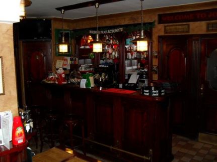 Joyce's Irish Pub10