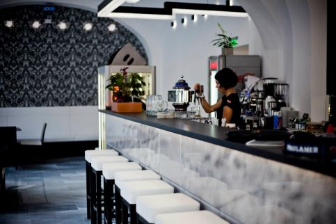 Déjá Vu Cafe, Restaurant & Bar11