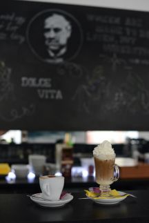 Déjá Vu Cafe, Restaurant & Bar13