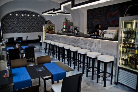 Déjá Vu Cafe, Restaurant & Bar7