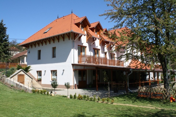 Sólyomvár Panzió & Étterem – Komlóska fotó 2