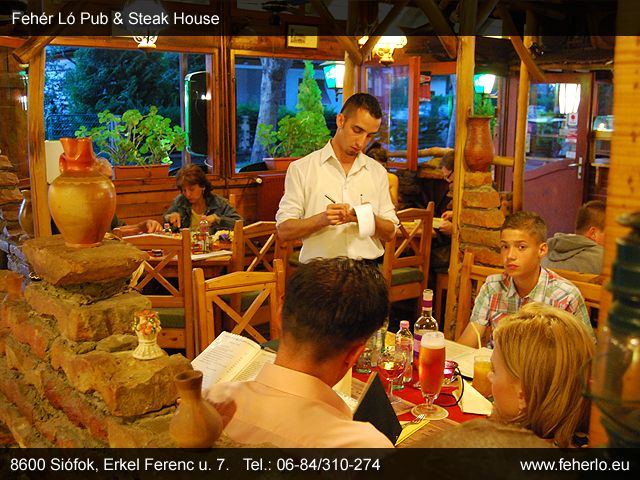 Fehér Ló Pub & Steak House – Siófok fotó 6